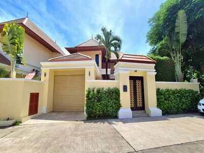 ขายพูลวิลล่าติดทะเลบางเสร่ นาจอมเทียน พร้อมเฟอร์นิเจอร์