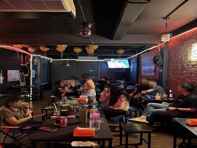 เซ้งร้านชั้น2 ห้วยขวาง เหม่งจ๋าย ติดริมถนนใหญ่ จอดรถหน้าร้านได้