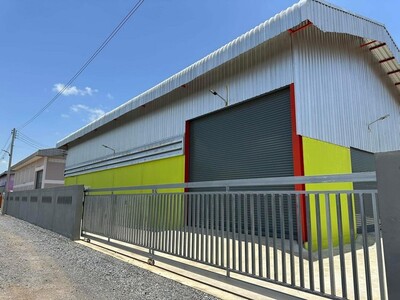 โกดัง ย่าน ต.ตลองพระอุดม. อ.ลาดหลุมแก้ว. 135 ตรว. 240 ตรม