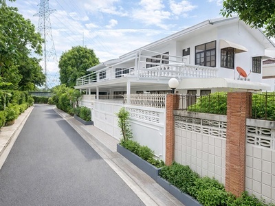 บ้าน 2 ชั้น 3-4นอน ประชาราษฎร์บำเพ็ญ 20-28 ใกล้ MRT ห้วยขวาง 1กม.