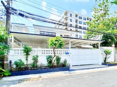 ใกล้ MRT ห้วยขวาง 1กม. บ้าน 2 ชั้น 3-4นอน ประชาราษฎร์บำเพ็ญ 20-28