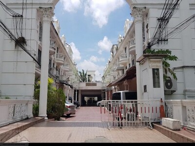 ให้เช่าทาวน์โฮมหรู 4 ชั้น 250 ตร.ม. Leo Classic Place ใจกลางทองหล