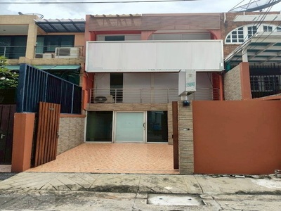 ให้เช่าทาวน์เฮ้าส์ 3 ชั้น 300 ตรม. ตรงข้ามทองหล่อ 25 ใกล้ BTS ทอง