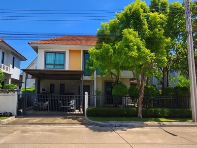ด่วนๆๆๆ บ้านเดี่ยว หลังมุม ติดถนนเมน ต้นโครงการ ติดรถไฟฟ้าสีชมพู