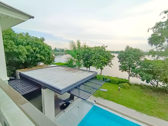 ฟิวเจอร์ ขายคฤหาสน์หรู Lake Pool Villa ปทุมธานี  5นอน 5น้ำ จอดรถ 4คัน ม.กรุงเทพ รังสิต  ทะเลสาบ 