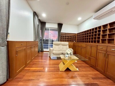 านเดี่ยว3ชั้น80วาพื้นที่.=hlvp320ตร.ม.ใกล้MRTห้วยขวางถ.รัชดา18เช่