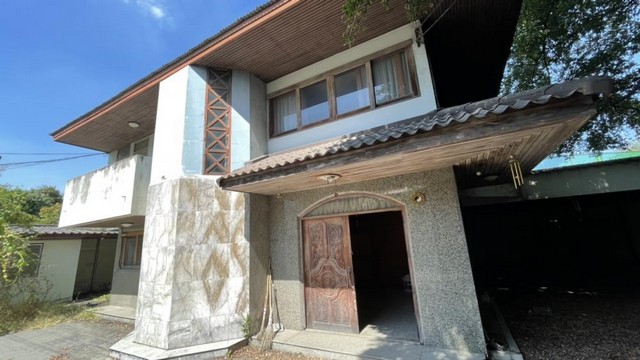 ขายด่วน!! ที่ดินพร้อมบ้านเดี่ยว 2 ชั้น ซอยปรีดีย์ 42 ขนาด 108 ตร.วา