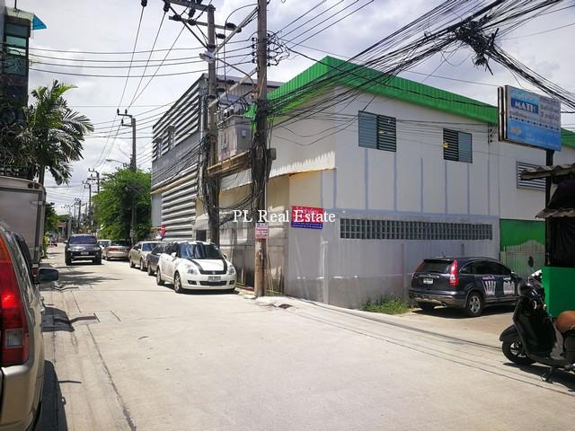 P.833 ให้เช่า โรงงาน ขนาดพื้นที่ 100 ตรว.  ย่าน ลาดพร้าว 71 เข้าออกได้ 2 ซอยนาคนิวาส 21 และ 