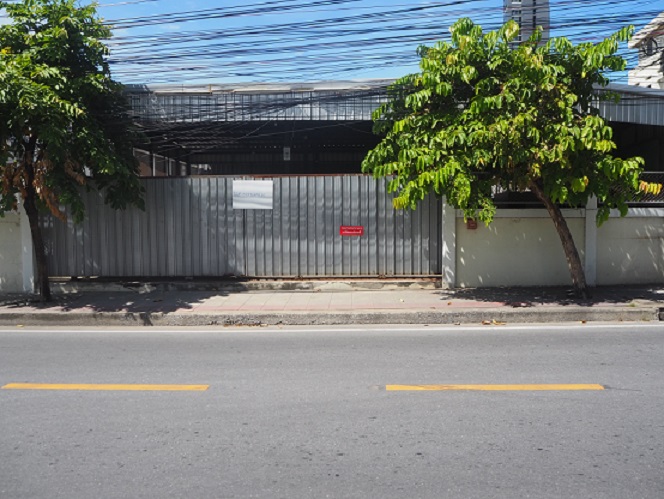 ให้เช่าที่ดินทรงสี่เหลี่ยมผืนผ้าเนื้อที่ประมาณ53ตร.วา ทำเลทอง ใกล้โรงงานไทยวาโก้ มีโครงสังกะสีเป็นโรงเรือนพร้อมประตูสังกะสี พื้นโบกปูนเรียบ ให้เช่าที่ดินทรงสี่เหลี่ยมผืนผ้าเนื้อที่ประมาณ53ตร.วา ทำเลทอง ใกล้โรงงานไทยวาโก้ มีโครงสังกะสีเป็นโรงเรือนพร้อมประตูสังกะสี พื้นโบกปูนเรียบ