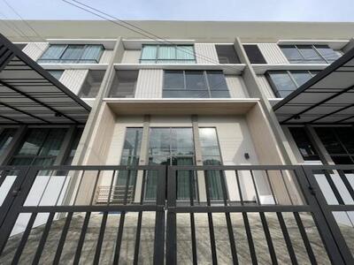 ให้เช่าออฟฟิศทาวน์โฮม 3.5 ชั้น 20.3 ตรว. ติดหมู่บ้านพาทิโอ พหลโยธ