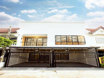ขายทาวน์เฮ้าส์2ชั้น25ตร.ว.หมู่บ้านประชากรไทยลาดพร้าว93 ใกล้MRTมหา