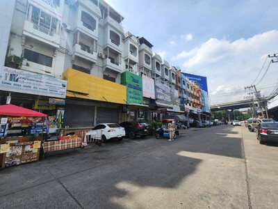 อาคารพาณิชย์ 2 คูหา 4 ชั้น 41 ตรว. ซ.พหลโยธิน 72 ลำลูกกา ปทุมธานี
