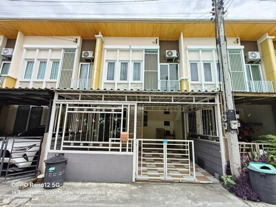 ขายทาวน์เฮ้าส์ หมู่บ้านโกลเด้นทาวน์ 2 พระราม 2  ต่อเติมพร้อมอยู่