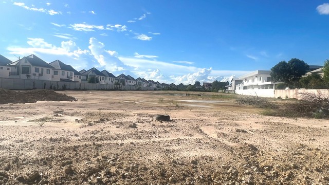 ขายที่ดิน ถมแล้ว แปลงสวย เนื้อที่ 8-2-96 ไร่ ถนนพุทธมณฑลสาย 5 อำเภอสามพราน จังหวัดนครปฐม