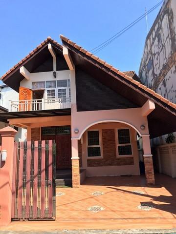 ให้เช่าและขายบ้านเดี่ยว 2 ชั้น ลาดพร้าว71 ซ.สังคมสงเคราะห์24 มี 3 ห้องนอน 2 ห้องน้ำ พื้นที่ใช้สอย 238 ตร.ม.แอร์ 3 เครื่อง 