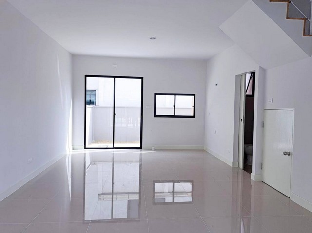 ให้เช่าทาวน์โฮม 3 ชั้นหลังมุม บ้านกลางเมืองราชพฤกษ์สาทร บ้านใหม่ไม่เคยเข้าอยู่