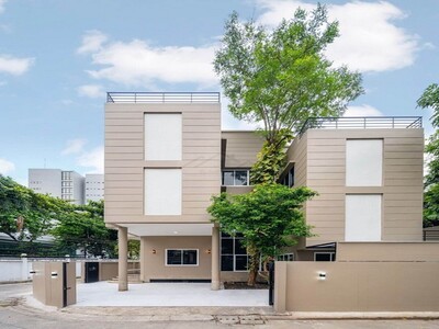 ขายบ้านรีโนเวทใหม่ 3 ชั้นหลังมุม 375 ตรม.วิภาวดีรังสิต5 ใกล้MRTจต
