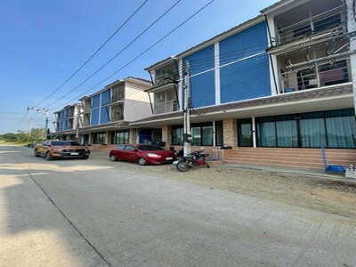 ขายทาวน์โฮม 3 ชั้น พร้อมหอพัก 12 ห้อง  ใกล้มหาวิทยาลัยนเรศวร พิษณ