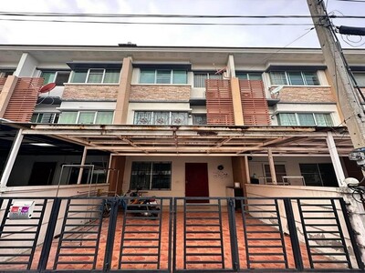 ขายทาวน์โฮม 3 ชั้น หมู่บ้านทาวน์พลัส เกษตร – นวมินทร์ หลังบุญถาวร