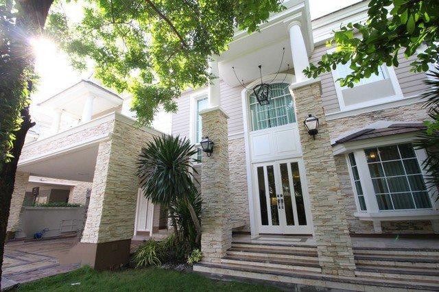  ให้เช่าบ้านเดี่ยว 2 ชั้น โครงการนาราสิริ บางนา  ใกล้เมกะบางนา พร้อมเฟอร์นิเจอร์ 