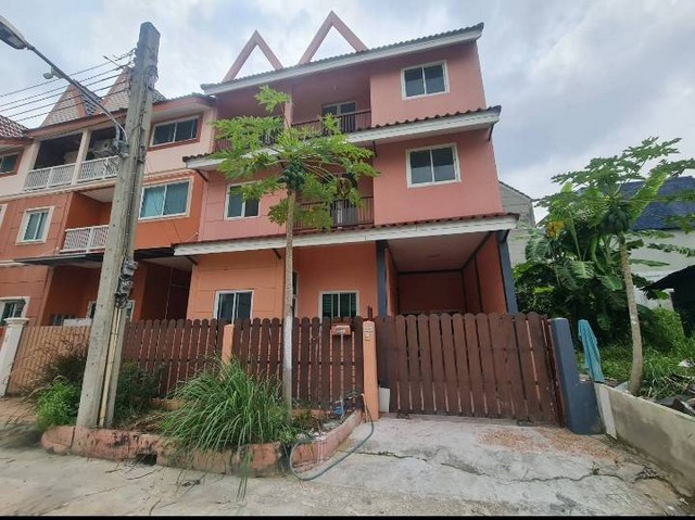 ขาย/ให้เช่าทาวร์โฮม 3ชั้น หมู่บ้านลูกกอล์ฟ โครงการเมืองทอง หลังริม