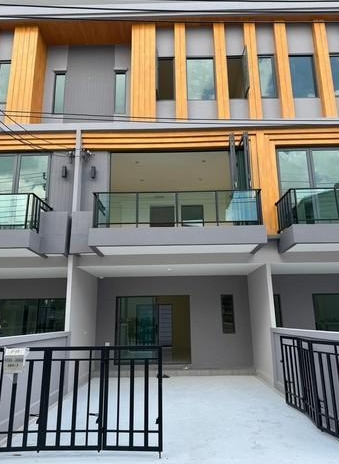 ให้เช่าทาวน์โฮม 3 ชั้น ไอเจ้นท์ พระราม 9 เฟอร์นิเจอร์ครบ 