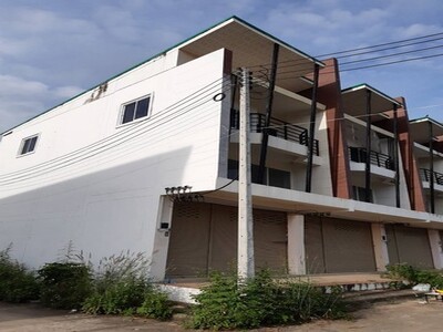 ขายอาคารพาณิชย์ 3 ชั้น 2 คูหา ติดถนนจันทบุรี-สระแก้ว อ.สอยดาว