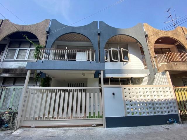 ให้เช่าทาวน์โฮม 2 ชั้น ซอยเอกมัย 12 หมู่บ้านสวนเจริญใจ 2 ห้องนอน 2 ห้องน้ำ พื้นที่ใช้สอย 192 ตi,.