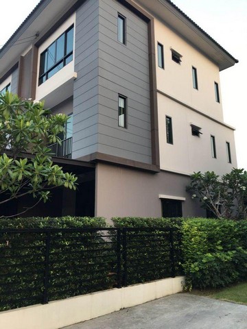 ขายทาวน์โฮม 3 ชั้นหลังมุม เดอะ คอนเนคอัพ3 ลาดพร้าว126 ตกแต่งสวย ใกล้รถไฟฟ้าสถานีลาดพร้าว 101