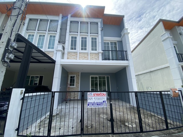 Townhome โกลเด้น ปิ่นเกล้า จรัลฯ 4ห้องนอน3Bathroom ขนาดเท่ากับ 0 RAI 0 ngan 21 ตรว. 3790000 thb   เล่นใหญ่