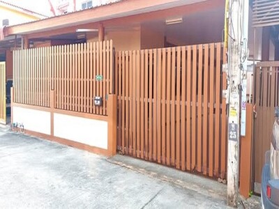 ขายบ้านห้วยกะปิเมืองชลบุรี ขายบ้านแฝด 2 ชั้น หมู่บ้านรุ่งอรุณ