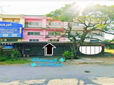 ขายอาคารพาณิชย์ 3 ชั้นครึ่ง 2 คูหา ในตลาดซอย 12 ติดถนนสระบุรี-หล่