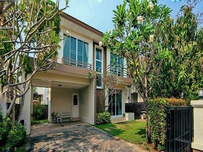 บ้านเดี่ยว 2 ชั้น เฟอร์นิเจอร์ครบ หิ้วกระเป๋าพร้อมเข้าอยู่ สันกำแ