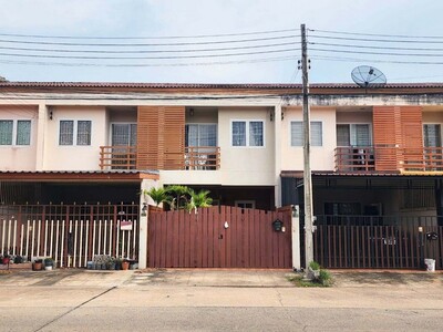 ขายทาวน์เฮ้าส์  หมู่บ้านสวนริม คลอง 2 ถนนมหาจักรพรรดิ์  ฉะเชิงเทร