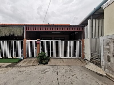 ขายทาวน์เฮ้าส์  ซอยบางวัว 8 ถนนจรัญยานนท์ 5 อำเภอบางปะกง ฉะเชิงเท