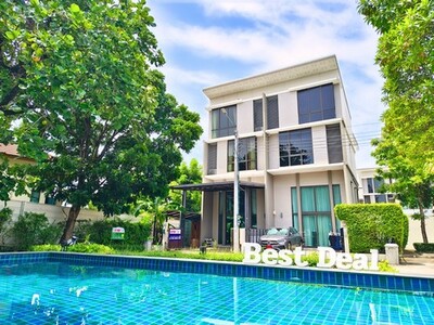 ขาย ทาวน์โฮมหรู Patio พัฒนาการ 32 หน้าสระน้ำ 33.6ตร.ว.