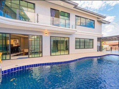 ให้เช่าบ้านพลูวิลล่าพัทยา สุดหรู ทำเลดีพรีเมียม ใกล้ Walking Stre