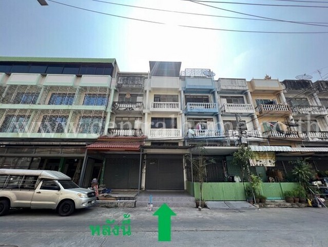 ตึกแถว 4 ชั้นครึ่ง ซอย เรวดี 44 ต่อเติมเต็ม ใกล้ รถไฟฟ้า MRT สถานี กระทรวงสาธารณะสุข