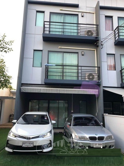 บ้านให้เช่า ทาวน์โฮม 3ชั้น หมู่บ้าน บ้านกลางเมือง พระราม9-อ่อนนุช ถนนกรุงเทพ-ชลบุรี ประเวศ