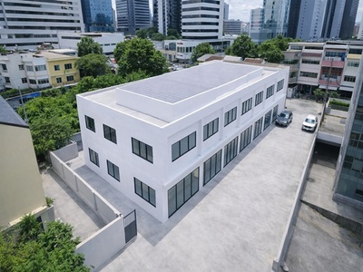 Showrooms 6  BTSสุรศักดิ์ เกือบครึ่งไร่ 160ตร.วา กรุงเทพคริสเตียน