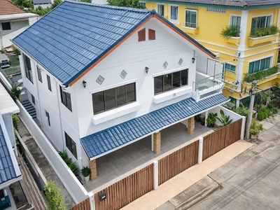 นวมินทร์ซิตี้อเวนิว 900 ม. คฤหาสน์ใหญ่ถูกให้เช่า 2 ชั้น 6นอน เสนา