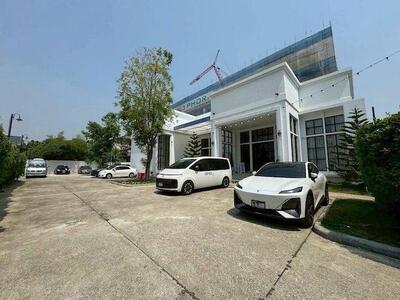 ขายหรือให้เช่าที่ดิน 351 ตร.ว. พร้อมอาคาร ซอยแบริ่ง 5 ใกล้ BTS แบ