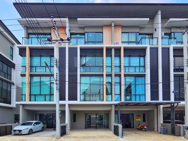 บ้าน พรีเมี่ยม เพลส 11300000 THB 3นอน4น้ำ 0 ไร่ 0 ngan 24 ตารางวา ใกล้ - เล่นใหญ่ เหมะทำออฟฟิศและที่อยู่อาศัย โครงการไพรเวท เพียง 43 หลัง เป็นโครงการปิด ถนนหลักกว้าง 11.00 เมตร ใกล้กับถนนหลัก เข้า-ออกได้หลายเส้นทาง ใกล้ทางด่วน มีแหล่งของกินหลากหลาย  