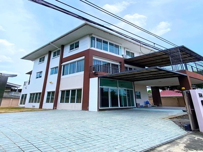 พหล สุกี้ตี๋น้อย เกษตร-นวมินท ให้เช่าคฤหาสน์ 5นอน 3 ชั้น 102ตร.ว.