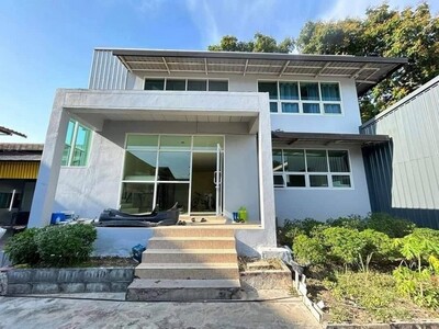 โกดังให้เช่าพุทธมณฑลสาย4ศาลายาติดถนนใหญ่ ขนาด500ตารางเมตรพร้อมออฟ