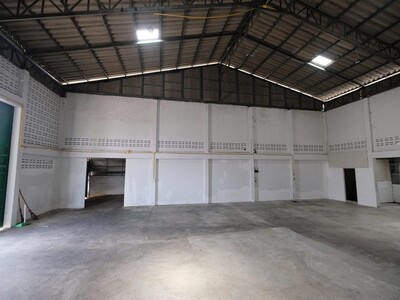 โกดังให้เช่า คลองหลวงคลองสี่ปทุมธานีขนาด700 ตร.ม.