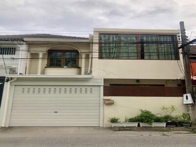 ให้เช่าทาวน์เฮ้าส์ 2 ชั้น ม.อยู่เจริญ29 ซ.รัชดา18 สไตล์ Modern Ch