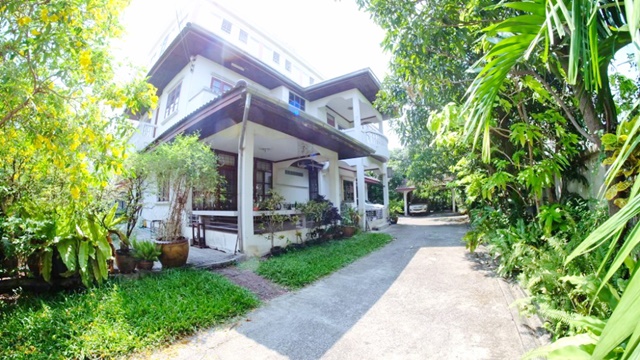 ให้เช่าบ้านเดี่ยว ซ.รามคำแหง160-166 รร.นานาชาติบรอมส์โกรฟ 2ชั้น 4นอน 3น้ำ 10จอดรถ  200ตรว. มีนบุรี 