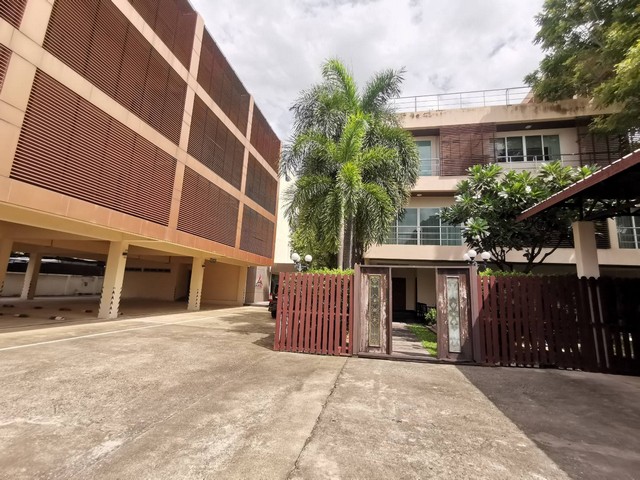 บ้านและอาคารสำนักงาน ซอยสุขุมวิท101 (ปุณณวิถี34)  ขนาด 540 ตร.ว.