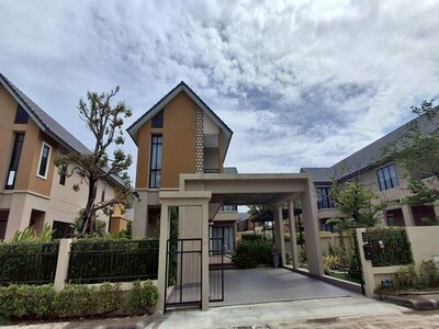 บ้านให้เช่า ใกล้อมตะนคร บ้านเดี่ยว 2 ชั้น โกลเด้นพรีเว่ พนัสนิคม 